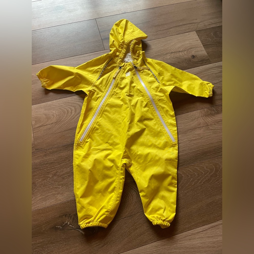MEC rain suit. Like new. Size 12M